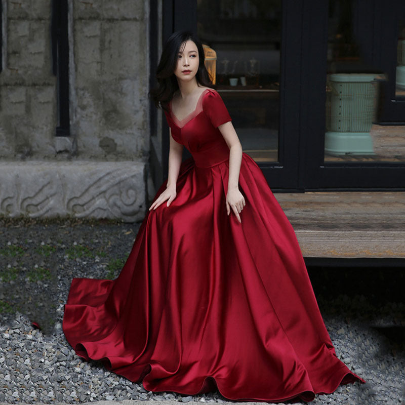 Burgundy Dresses for Wedding Autumn and Winter Deep V-neck Banquet Dress