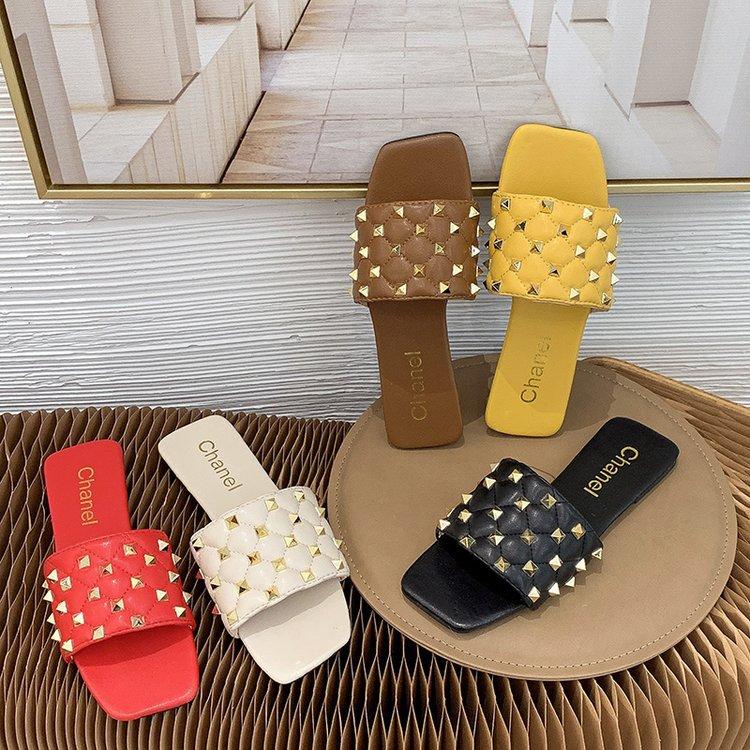 Women Open Toe Sandals Flats Spring/Summer Flat Heel Rivet Slippers Fashion Large Size Sandals